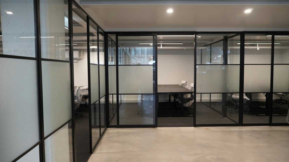 SEC02040 QB Studios Internal Alum 45x100 Partition and Fitout (2).JPG